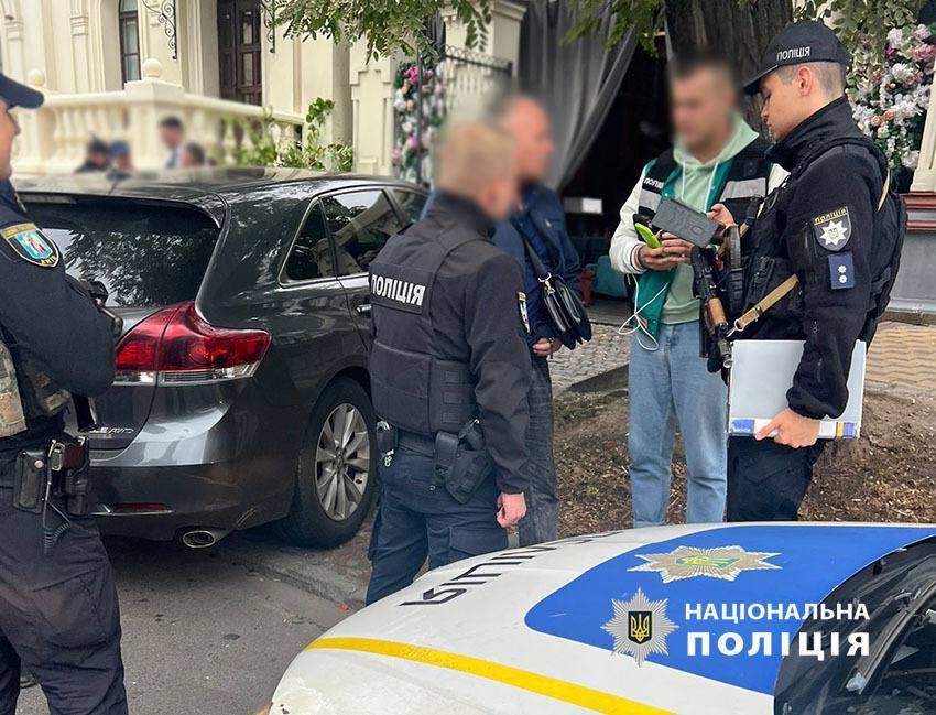 Нападника на інспекторку з паркування у Києві затримали – ним вже займаються правоохоронці