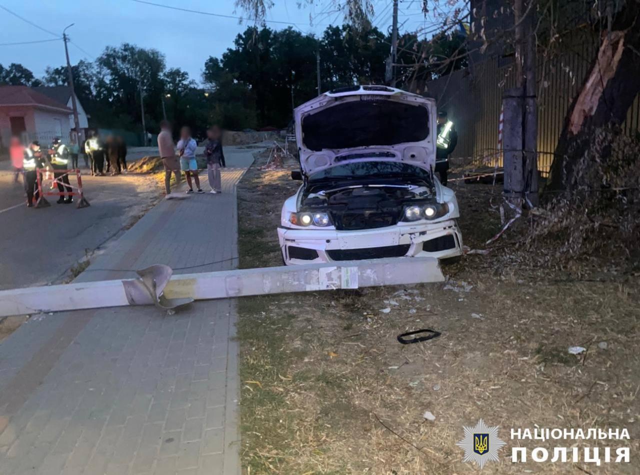 На Київщині 23-річний водій під кайфом збив електропору на 18-річного пішохода