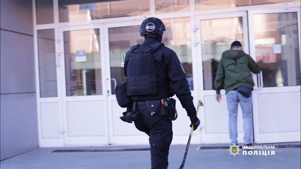 У столичному ТРЦ викрили молодіжний шахрайський кол-центр міжнародного масштабу
