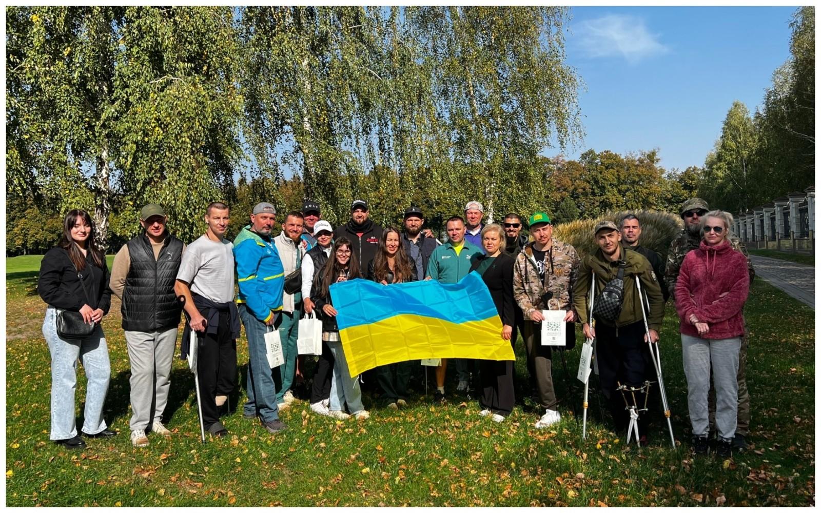 Там, де любив стрибати Янукович, сьогодні ветерани грали у гольф