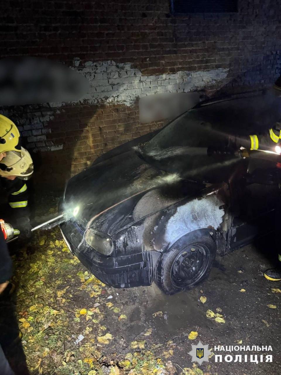 За гроші ворога: на Київщині підпалили авто військового