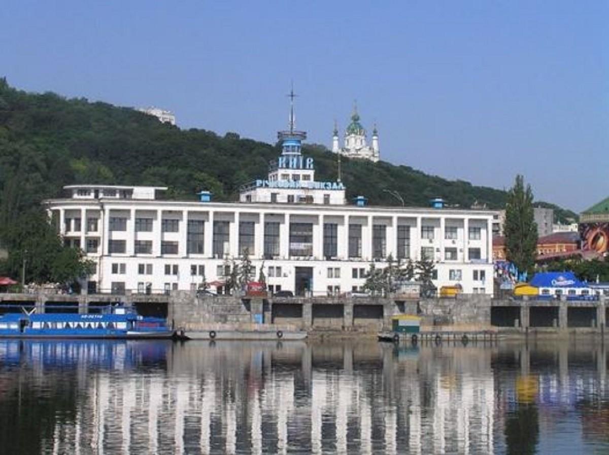 Без висоток та транспортних розв’язок: яким був вид з Річкового вокзалу понад 50 років тому