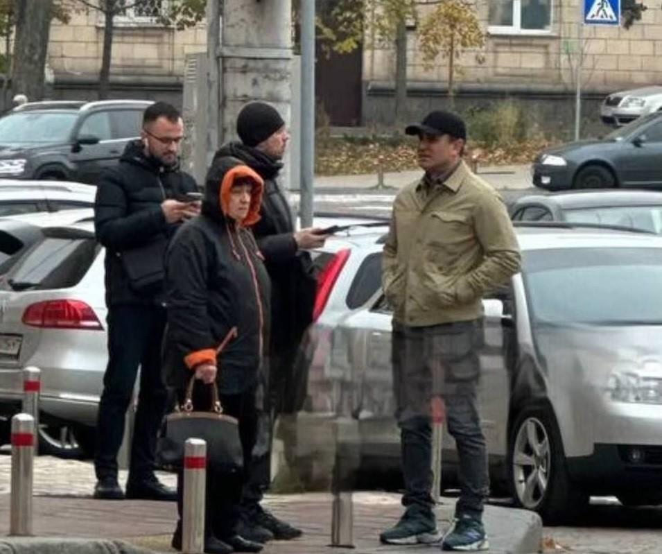 На вулицях Києва помітили нардепа Миколу Тищенка, який має відбувати домашній арешт