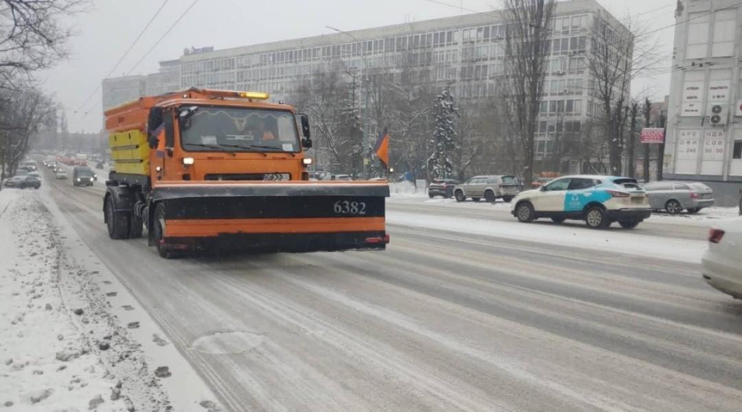 Київ готовий зустрічати зиму: місто забезпечене всім необхідним для боротьби зі снігом та ожеледицею