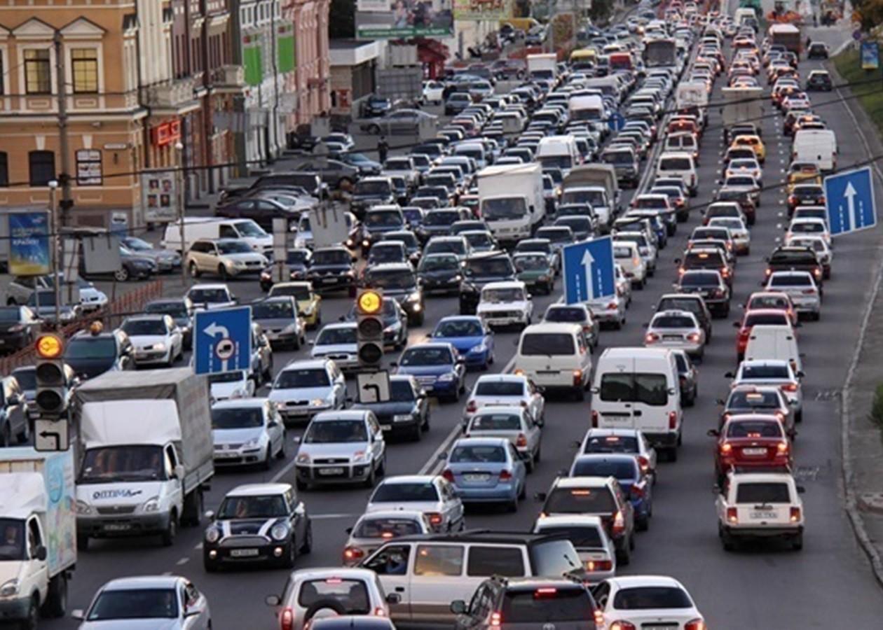 Транспортний колапс у Києві: мешканці лівого берега вимагають змін
