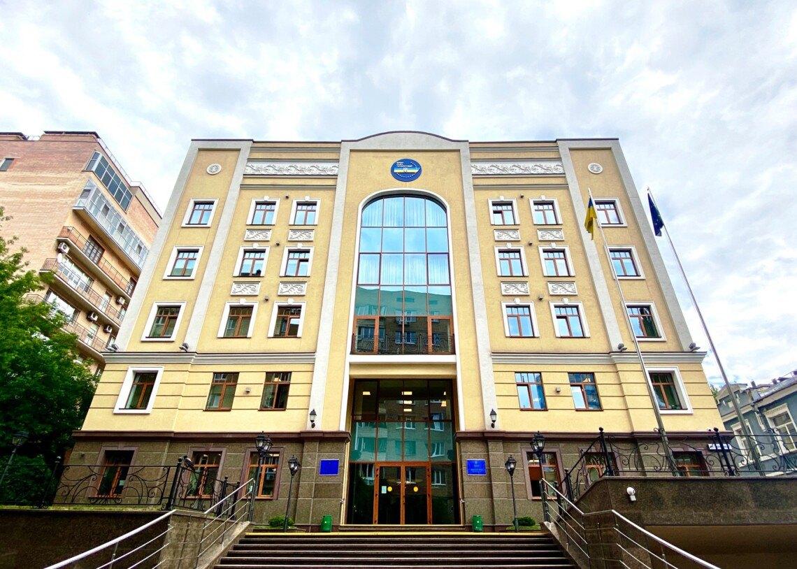 Вища рада правосуддя тимчасово припинила роботу через погрозу вибуху