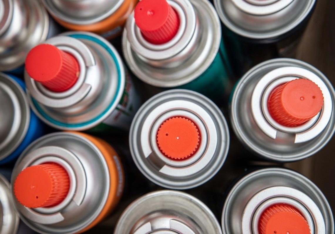 У Києві збирають використані туристичні газові балони для захисників на фронті
