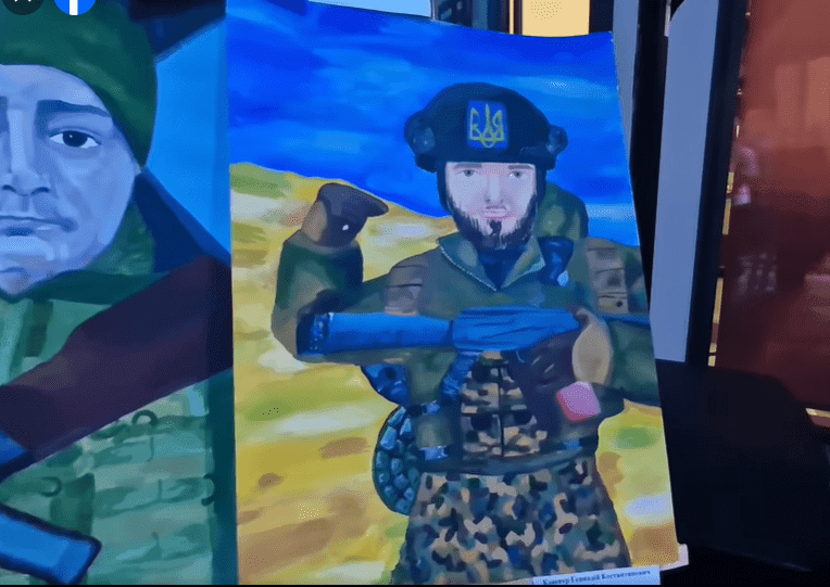 Колишній військовополонений став учасником проєкту, де портрети малювали діти (відео)