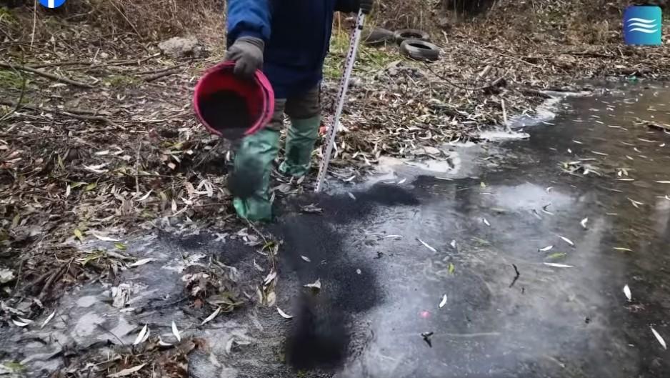 В озері на Осокорках виявили плями невідомого походження