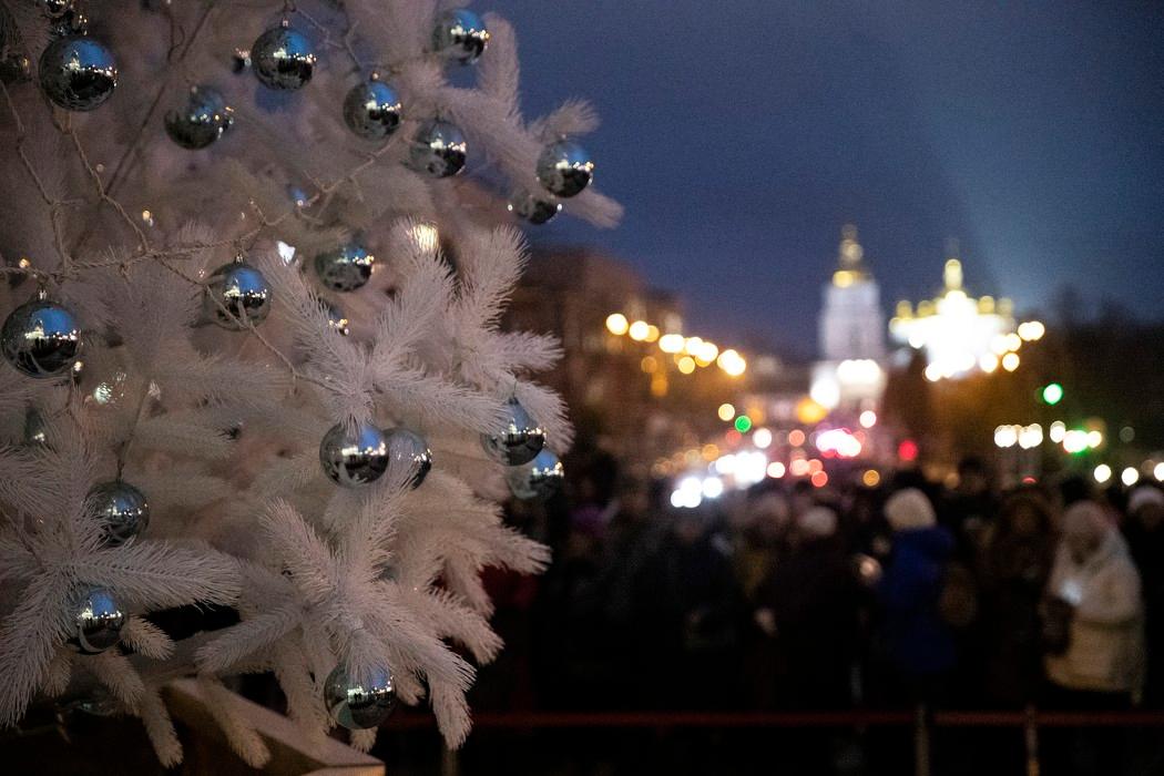 На Софійській площі засяяла головна ялинка країни