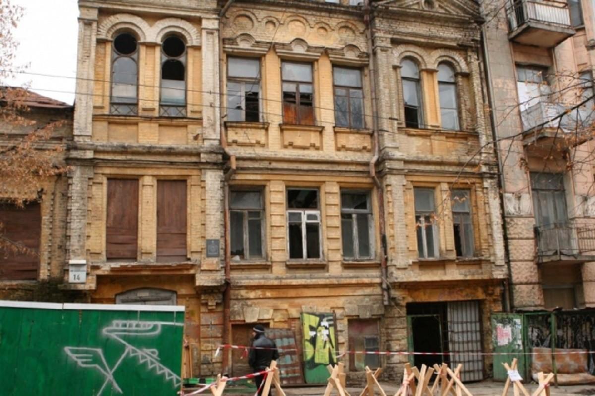 Садиба Мурашка вкотре під загрозою знищення – її обнесли парканом