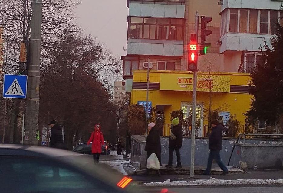 Дочекалися! На вулиці Гетьмана з’явився наземний перехід із світлофорами