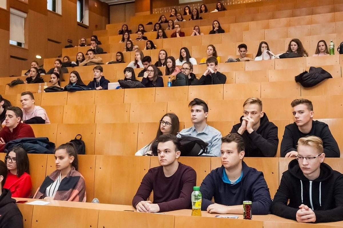 З вишів відрахували понад 20 тисяч чоловіків, викладачі яких вирішили, що студенти – ухилянти