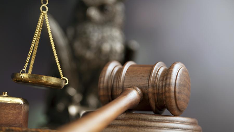 У Києві судили підлітка за виконання гімну РФ біля торгового центру