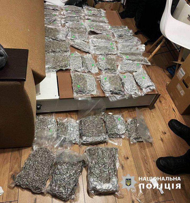 У Києві затримали наркодилера з канабісом на 7 мільйонів гривень