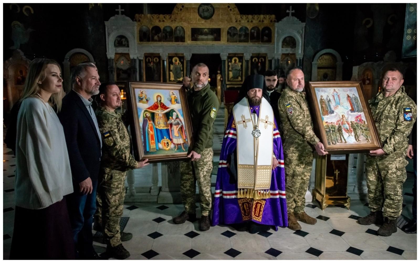 У Лаврі освятили та передали військові ікони двом бригадам ЗСУ