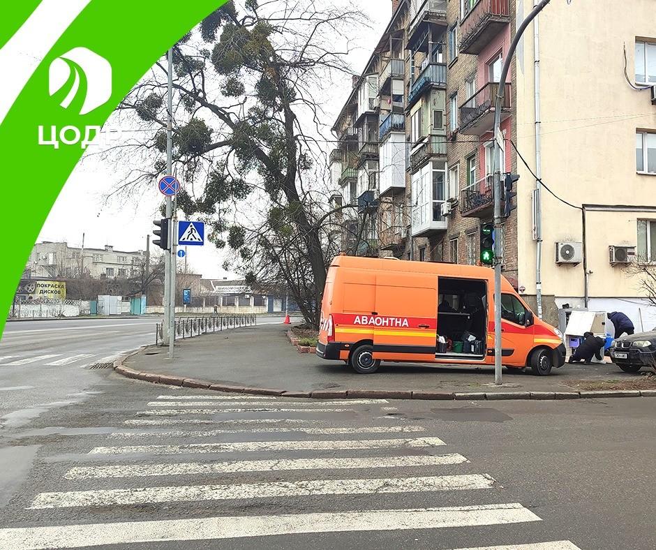 Автономна робота до 24 годин: резервне живлення отримали ще десятки світлофорів у Києві