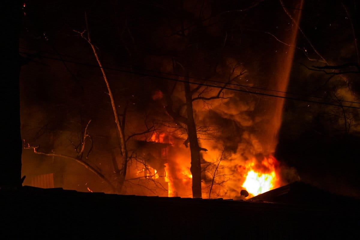 Наслідки атак: при пожежі на складах під Києвом у повітря потрапило 1200 т отруйних домішок