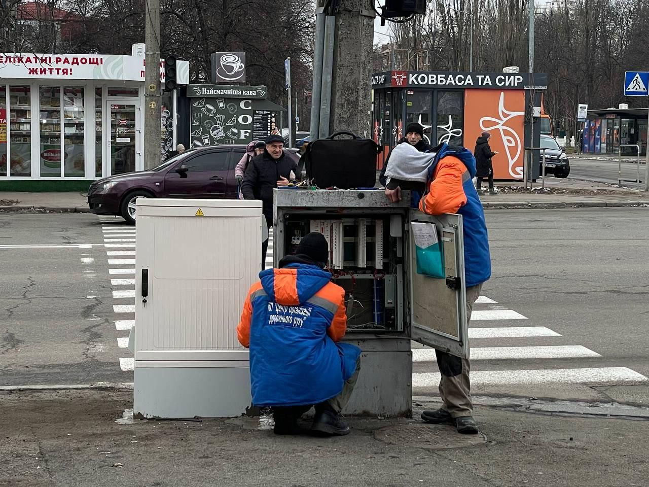 У Києві ще два світлофори отримали резервне живлення і працюватимуть без світла