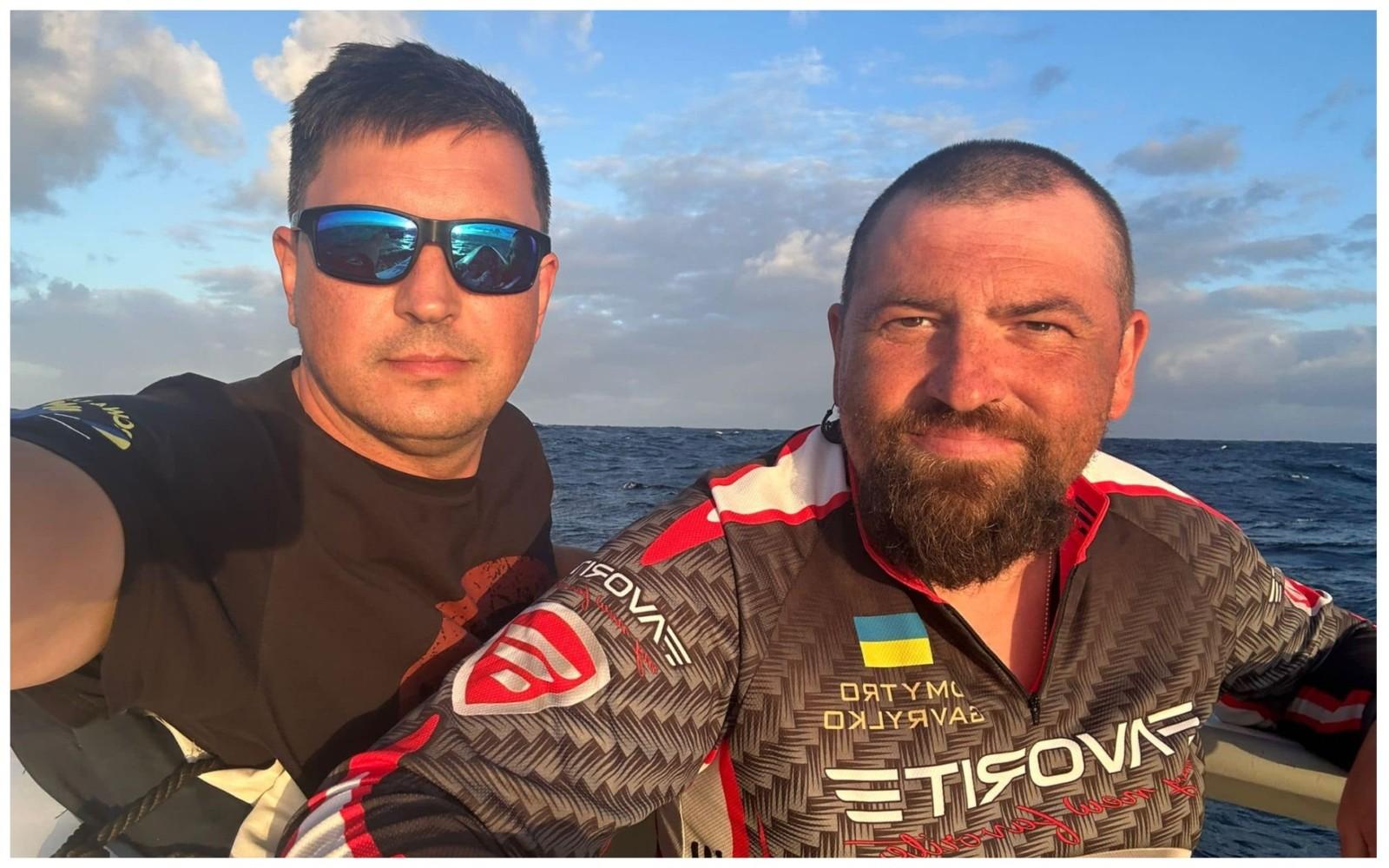 Український ветеран та його напарник, які перепливають Атлантичний океан, на пів шляху до фінішу (відео)