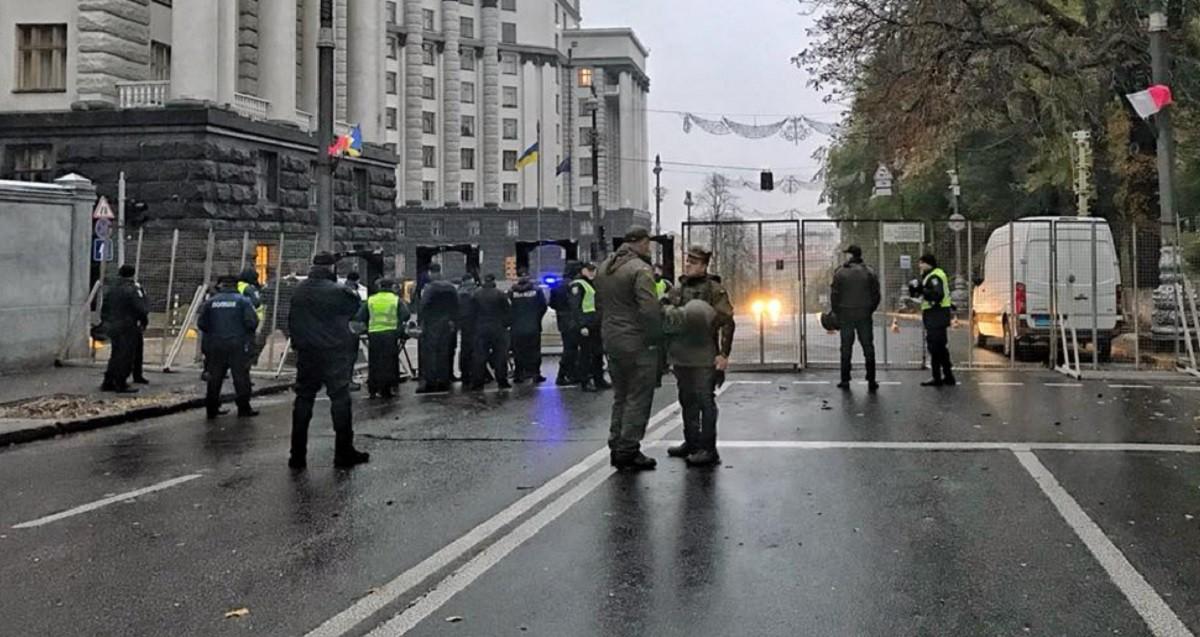 Працівників парламенту та уряду просять оновити документи через загрозу диверсій РФ