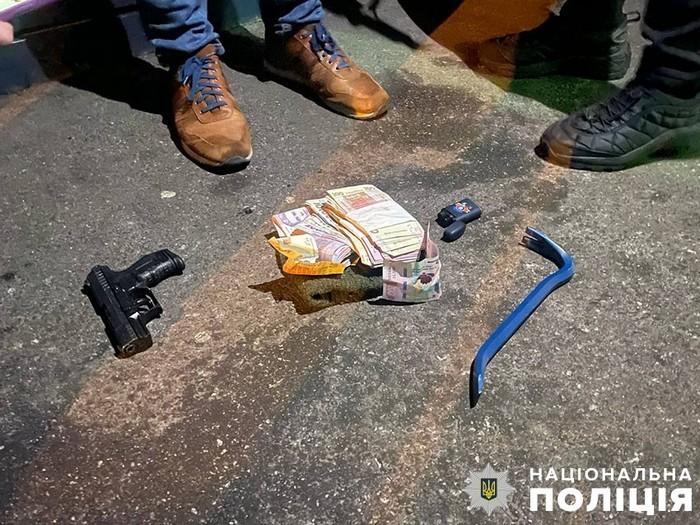 У Києві судитимуть іноземця за зухвалий розбійний напад на магазин