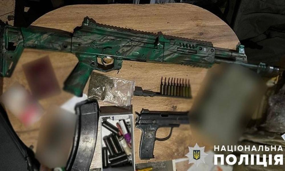 Киянину, у якого виявили арсенал зброї, загрожує до 7 років ув’язнення