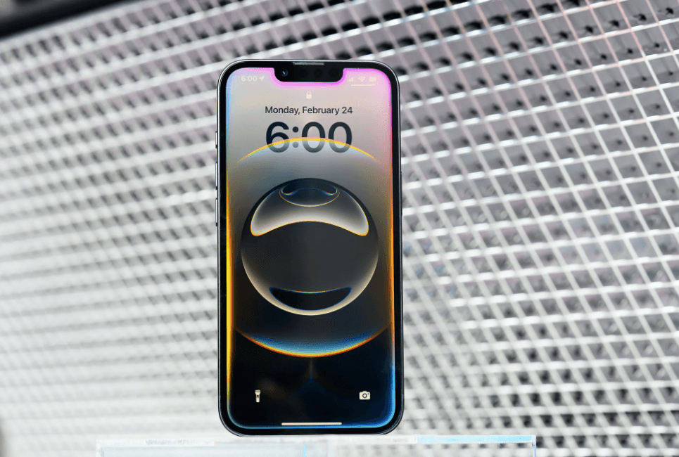 Apple iPhone 16e: велика батарея та відсутність програмного блокування компонентів
