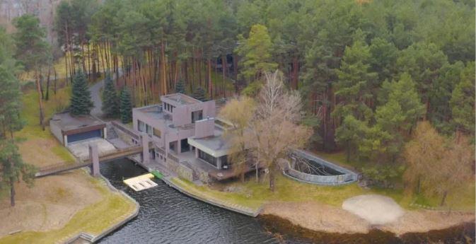 Донька Бойка купила маєток на  1200 квадратних метрів