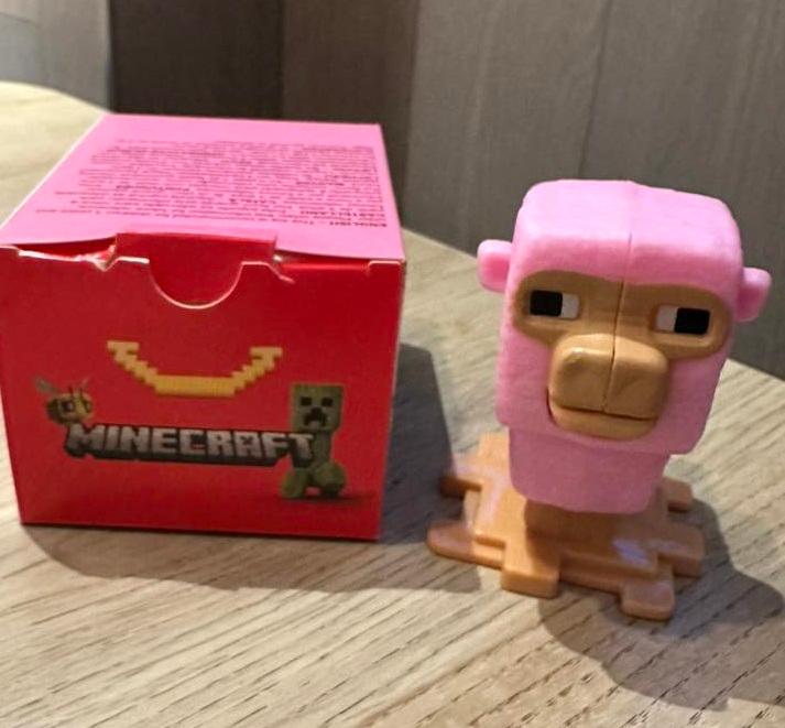 У McDonald’s за кілька днів скінчились фігурки Minecraft, за якими стояли черги