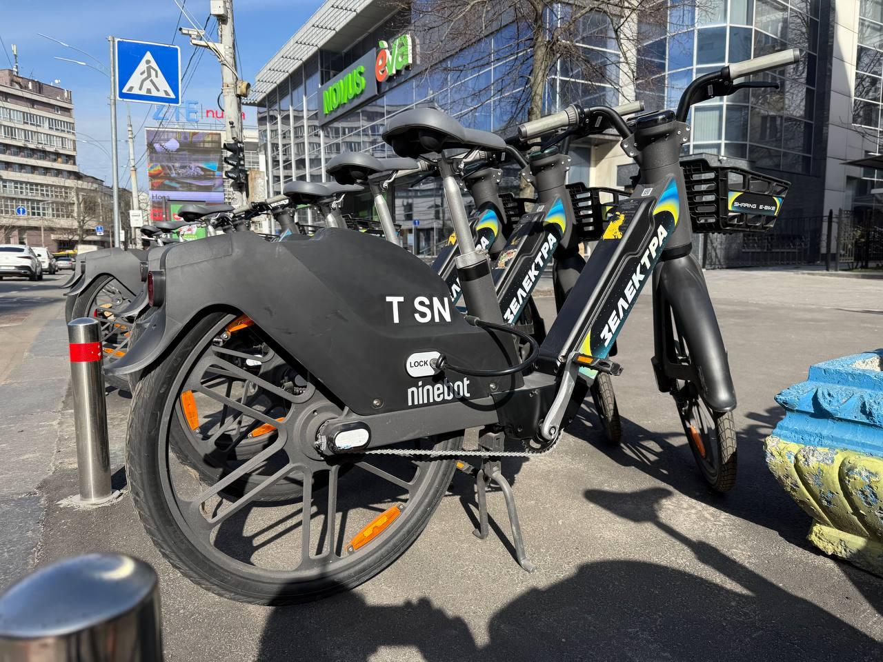 У Києві запрацював перший прокат електровелосипедів