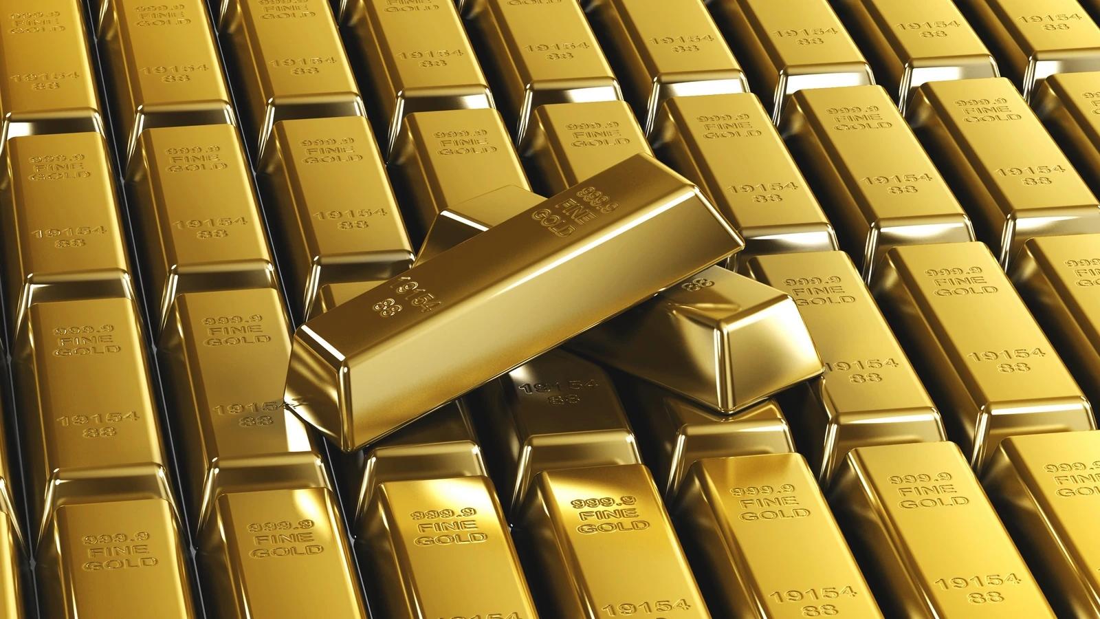 Ціни на золото б’ють рекорди через мита Трампа, долар падає до мінімуму