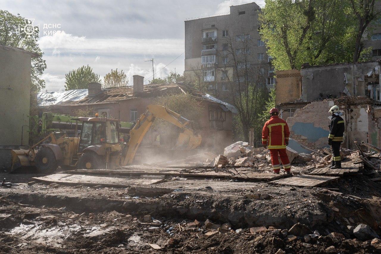 Під час атаки 24 квітня у Києві пошкоджено понад 100 будівель