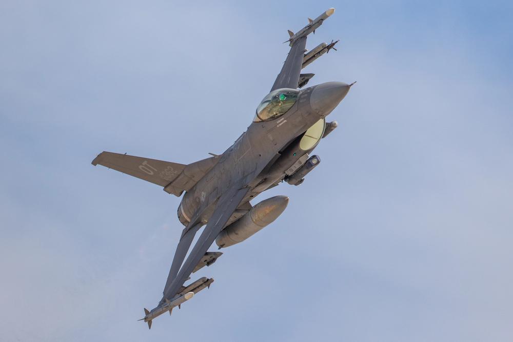 Повітряні сили повідомили про втрату зв’язку з літаком F-16, пілот вижив