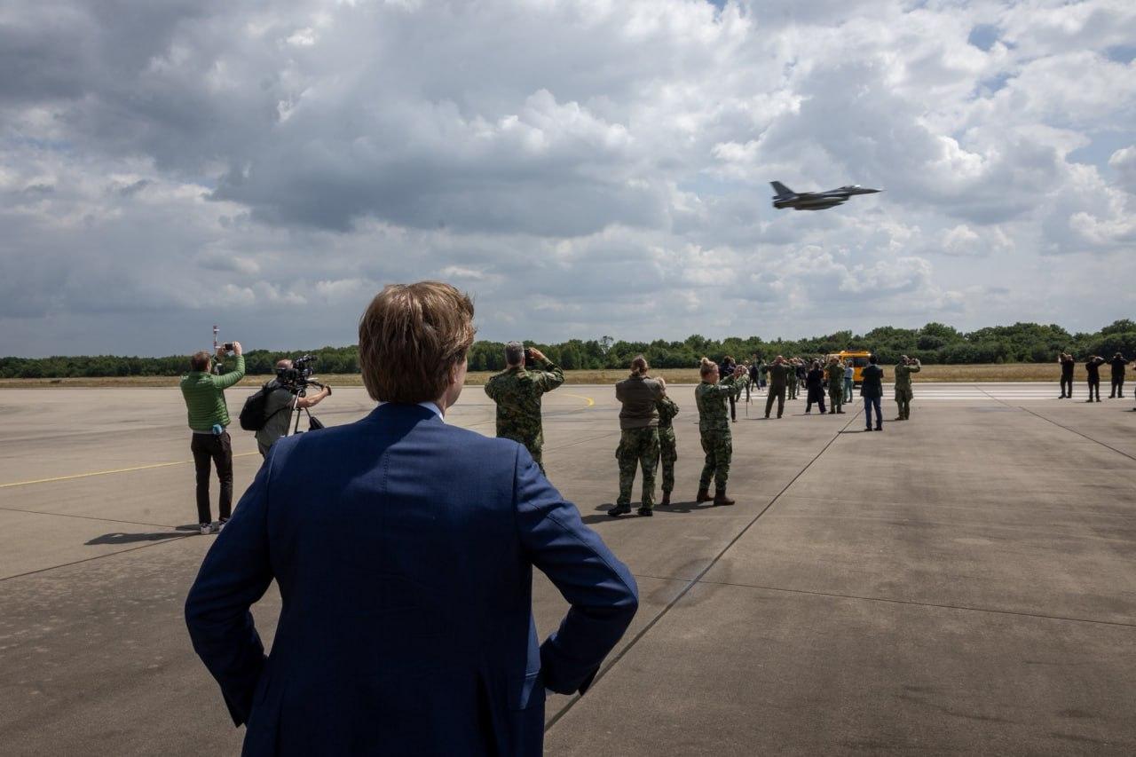 Останні нідерландські винищувачі F-16, призначені для України, відправлено