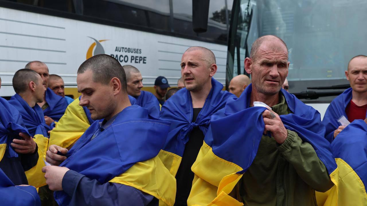 Україна повернула ще 307 захисників: обмін у форматі “1000 на 1000” триває – Зеленський