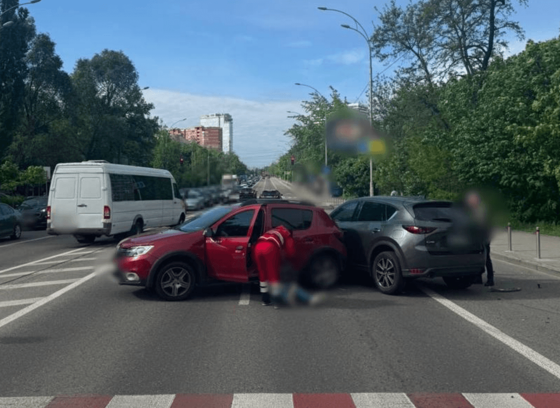 Затор на Васильківській: шукайте інші шляхи проїзду