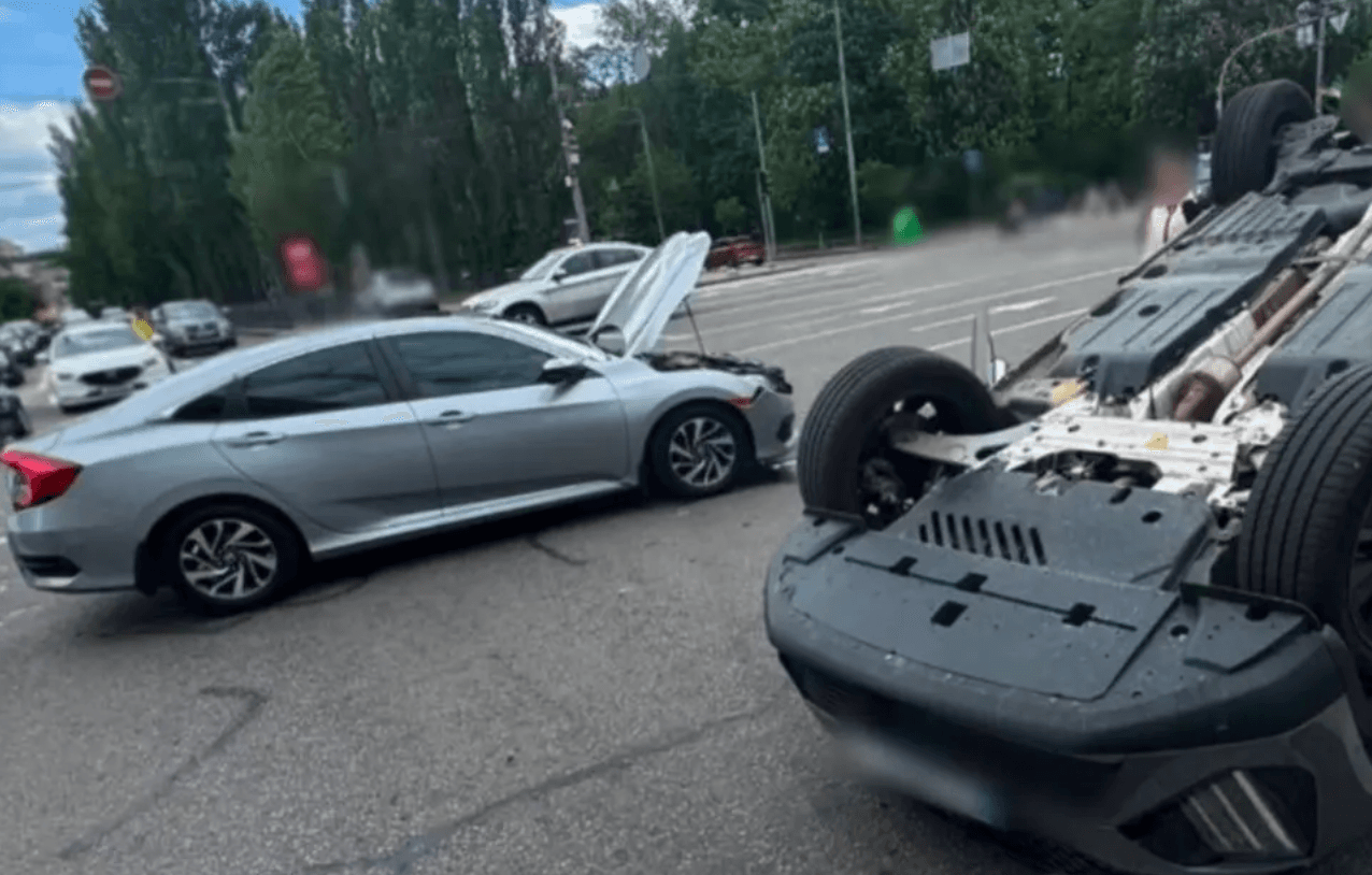 Поліція оприлюднила відео резонансної ДТП з перекиданням на бульварі Шевченка