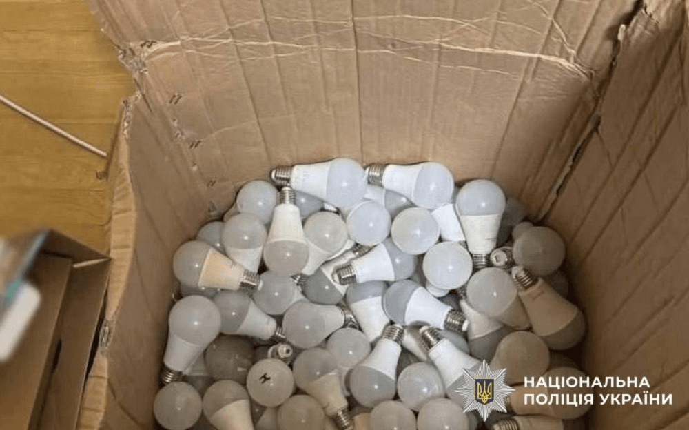 У Києві наркоторговець пакував психотропи у лампочки та відправляв поштою