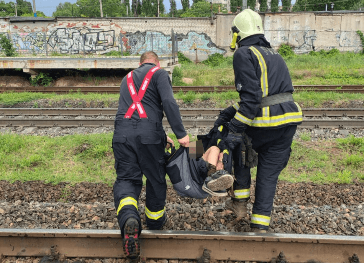 Заліз на дах вагона: в Одесі струмом уразило 11-річного хлопчика