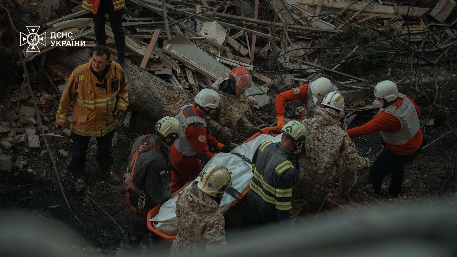 Рятувальники повідомили про 14 загиблих у Києві