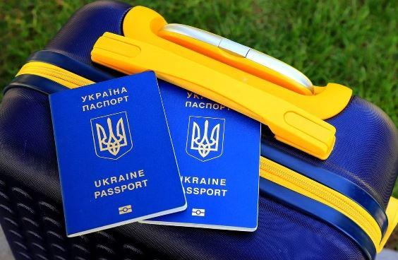 Виїзд заброньованих працівників за кордон: які документи потрібні?