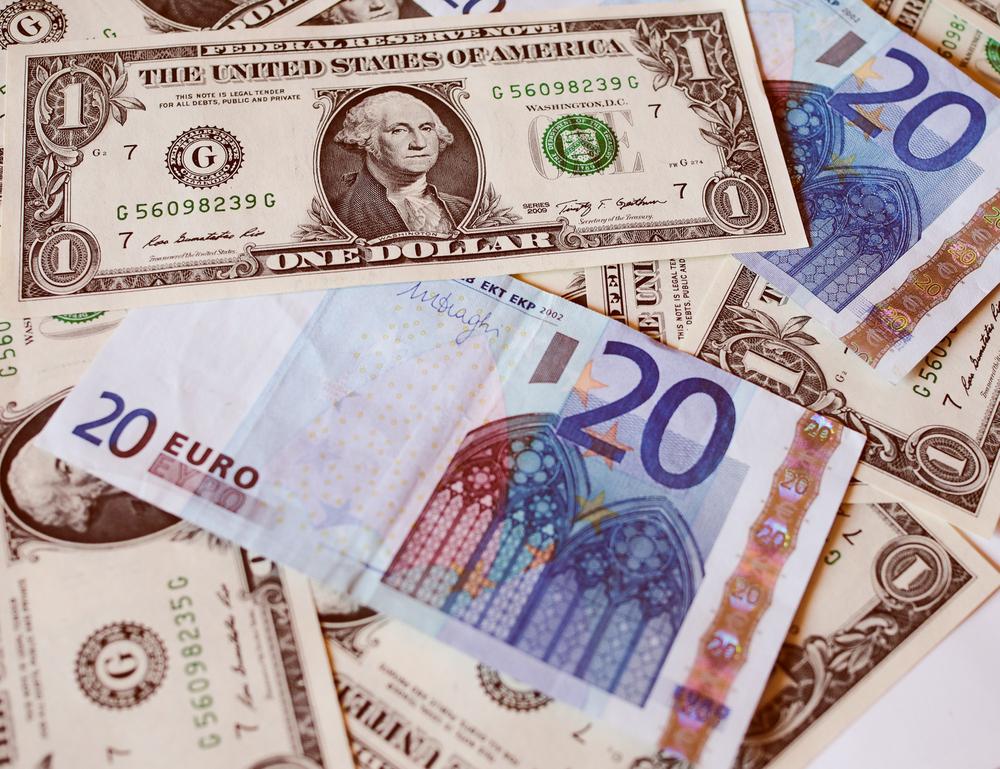 Курс у обмінниках Києва: де зараз вигідно придбати долари та євро