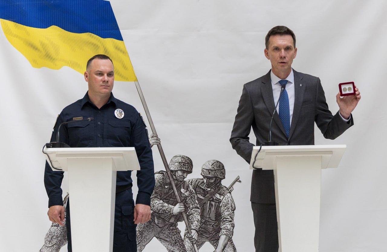 В українців з’явилася нова 10-гривнева монета, присвячена поліцейським