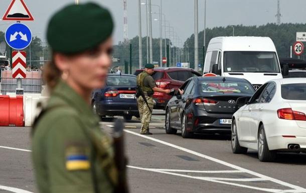 Нові правила для виїзду чоловіків за кордон: що відомо