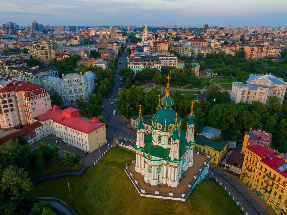 Прохолодна погода утримається у Києві на початку тижня