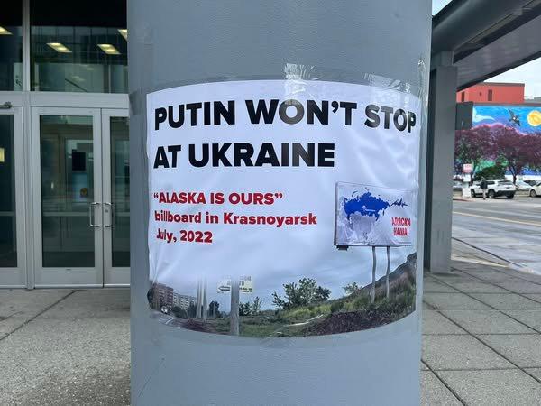 Жителі Анкориджу вийшли на мітинг на підтримку України перед зустріччю Трампа і путіна