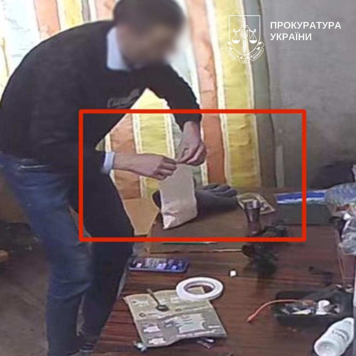У Києві викрито групу наркоторговців, які продавали наркотики поштою
