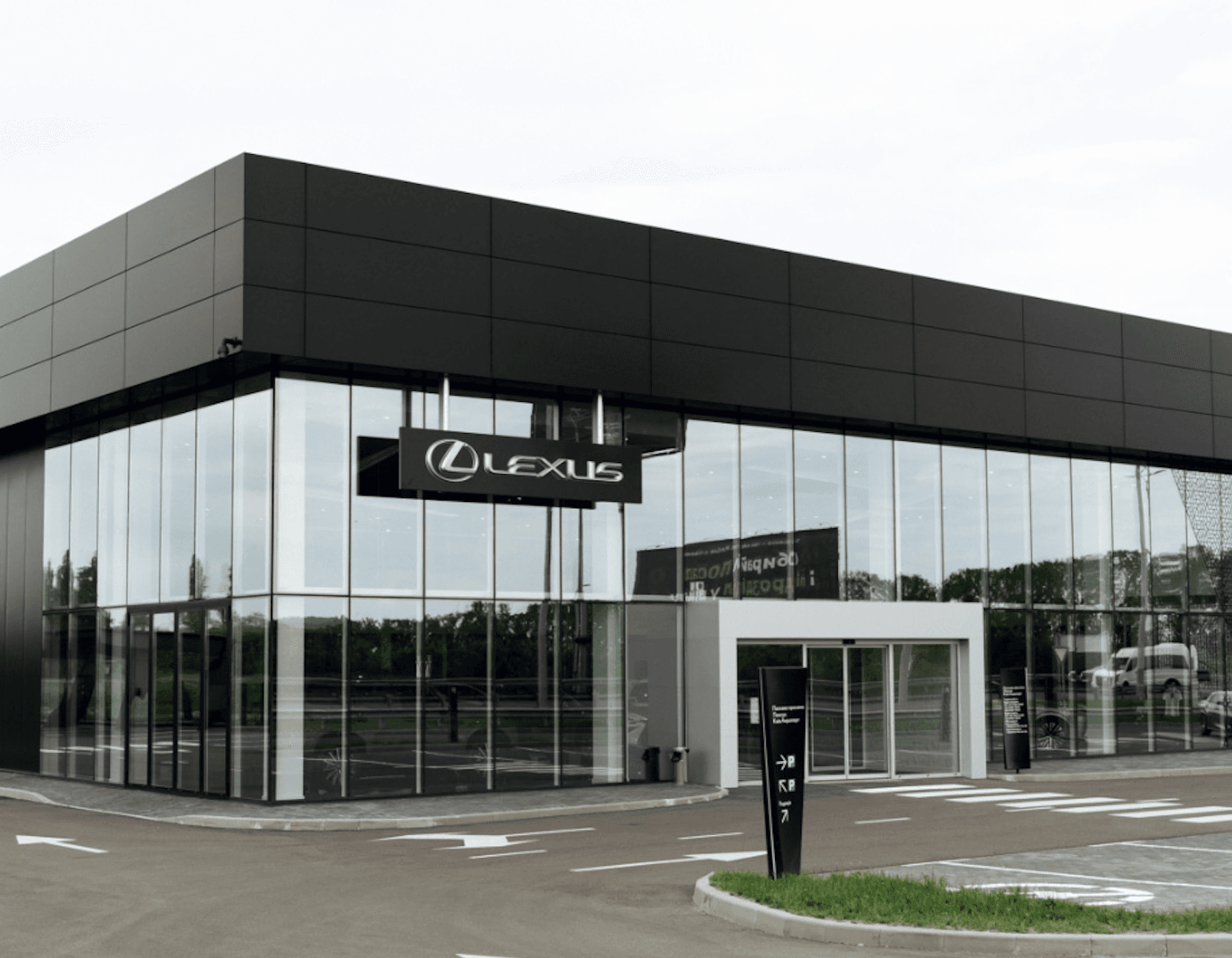 Як вибрати офіційний автосалон Lexus: на що звернути увагу?