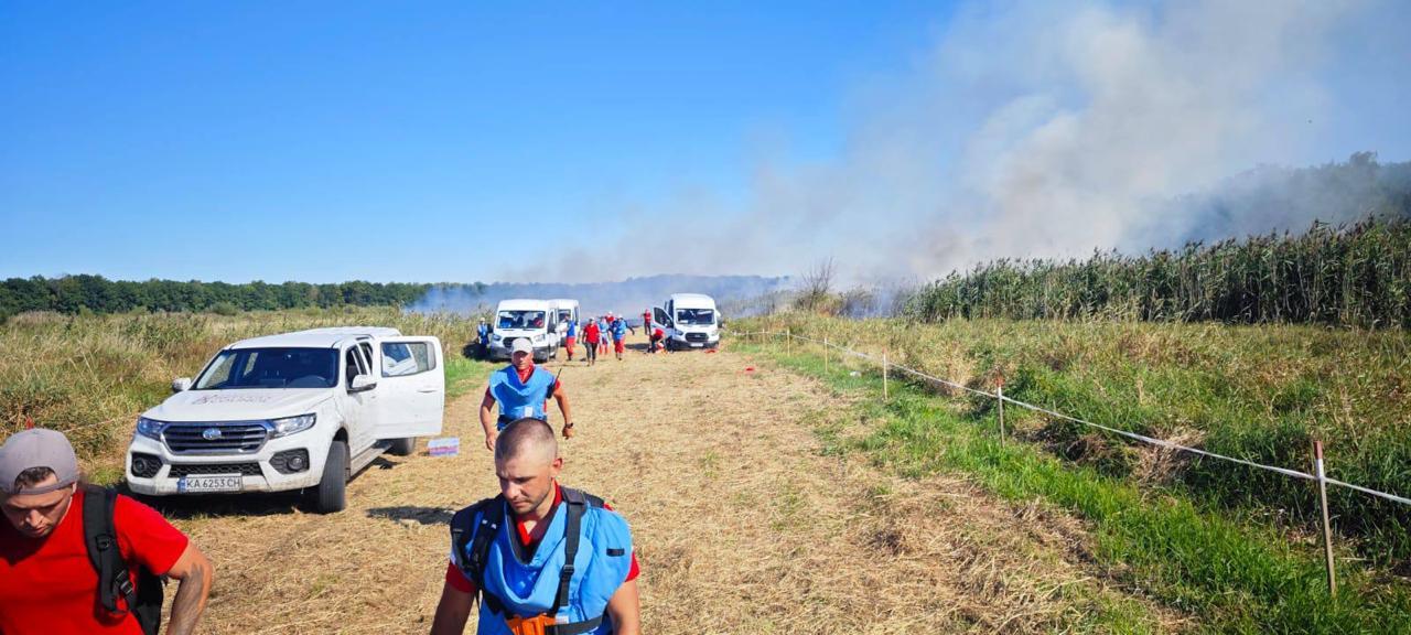 Росіяни вдарили ракетою по співробітниках гуманітарної місії з розмінування у Чернігові: є жертви
